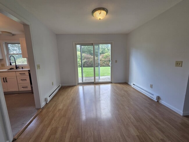 5 Surrey Ln