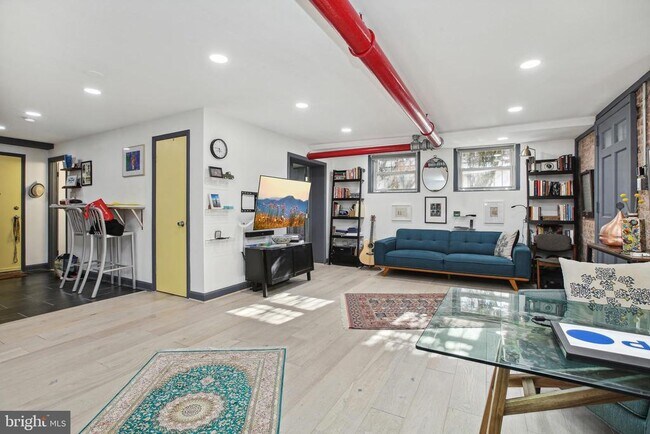 Photo - 1855 Calvert St NW Unidad LL2