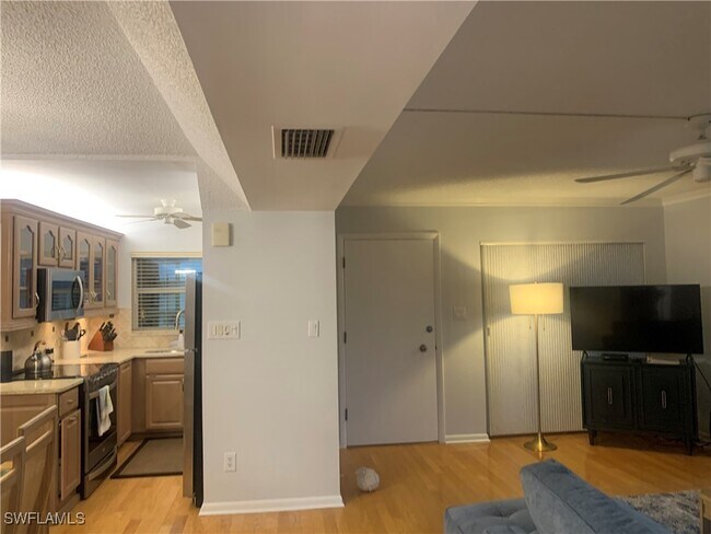 Photo - 3450 Gulf Shore Blvd N Unidad 406