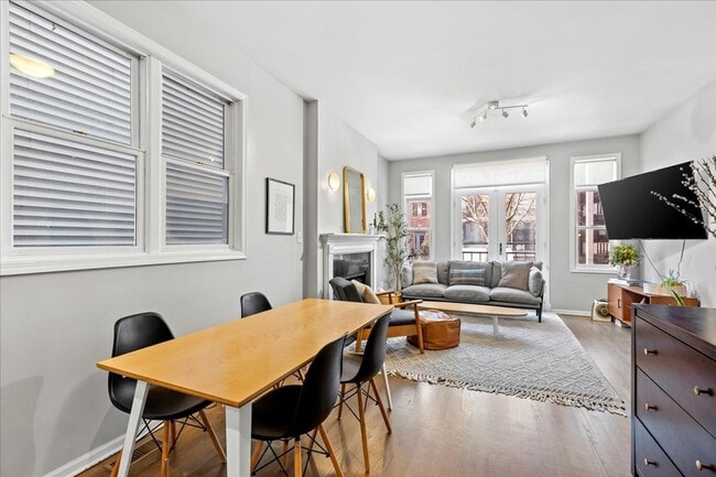 Photo - 2913 N Damen Ave Apartment Unit 1