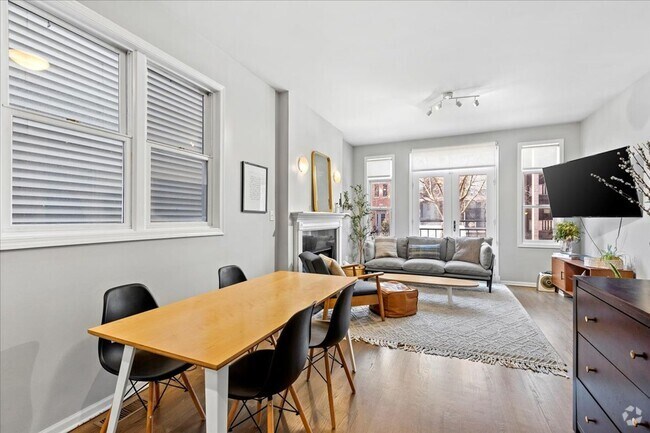 Building Photo - 2913 N Damen Ave Unit 1 Rental