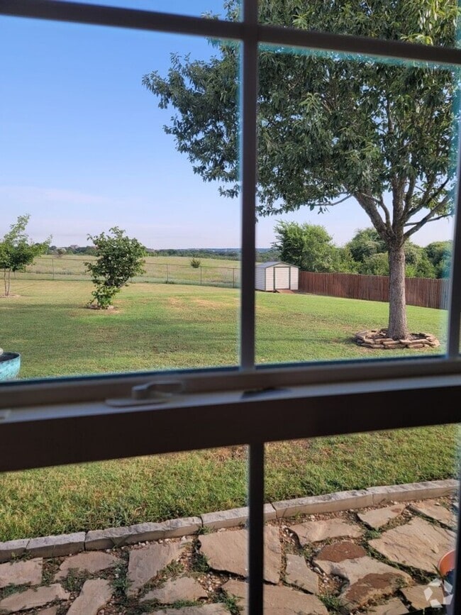 Building Photo - Beautiful Lorena ISD Home