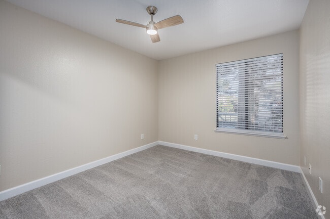 1BR, 1BA - 700SF - Bedroom