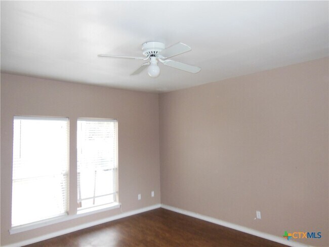 Photo - 1641 Kuehler Ave Unit 5