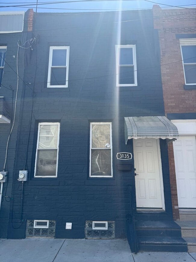 Building Photo - Charming 2-Bedroom Home in Port Richmond Available For Rent!