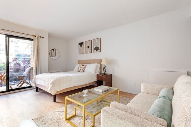 Photo - 328 W 11th St Unidad FL2-ID1050881P