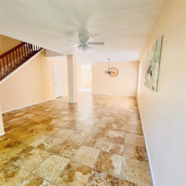 Photo - 17506 Klamath Falls Dr