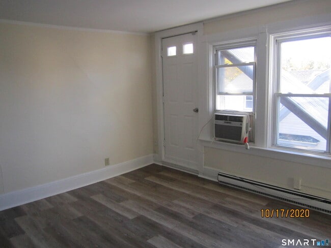 Photo - 1085 Broad St