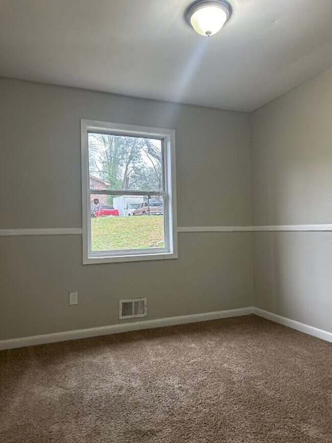 Photo - 4 bed and 1.5 bath in Decatur!