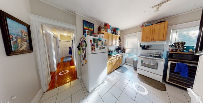 Building Photo - 8 Chapman Pl Unit 2 Rental