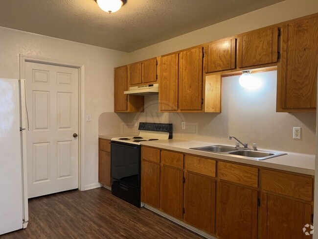 Building Photo - 204 W Avenue F Rental