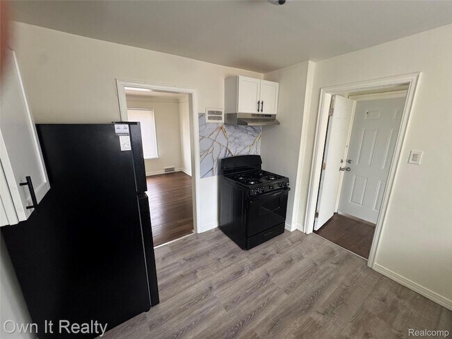 Photo - 8083 Mendota St