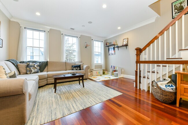 Photo - 679 E 7th St Unit 2