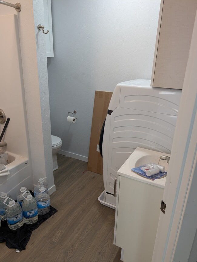 Building Photo - 431 W Pierce Ave Unit #2
