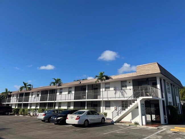 Taft Plaza Apartments Screened Porches