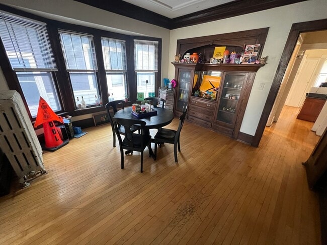 Photo - 2937 N Frederick Ave Unidad Upper