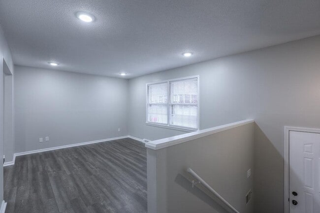 Photo - 6725 NW Hilldale Dr