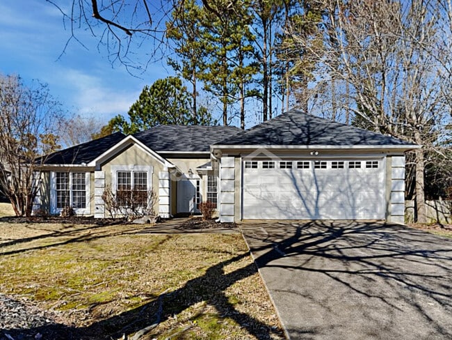 Building Photo - 201 Red Oak Ln