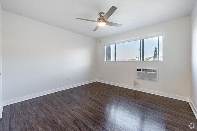 2BR, 1BA - 950SF - Primary Bedroom - Luxe 1801