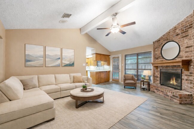 Photo - 123 Ballantrae Ln