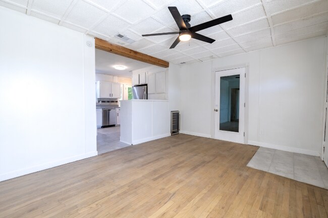 Photo - 901 Conder St