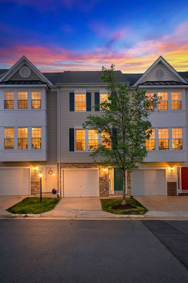 Building Photo - 23185 Blackthorn Square