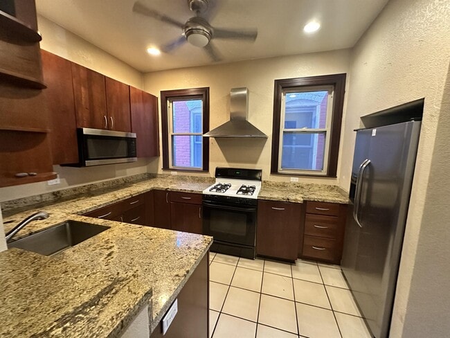 Photo - 2065 Emerson St