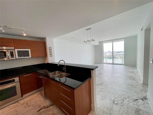Photo - 253 NE 2nd St Unidad 2409