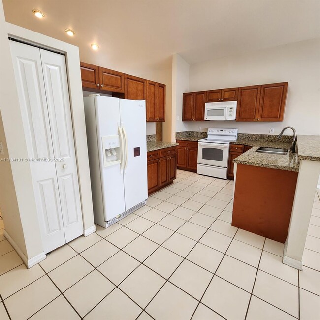 Photo - 3406 SW Coco Palm Dr
