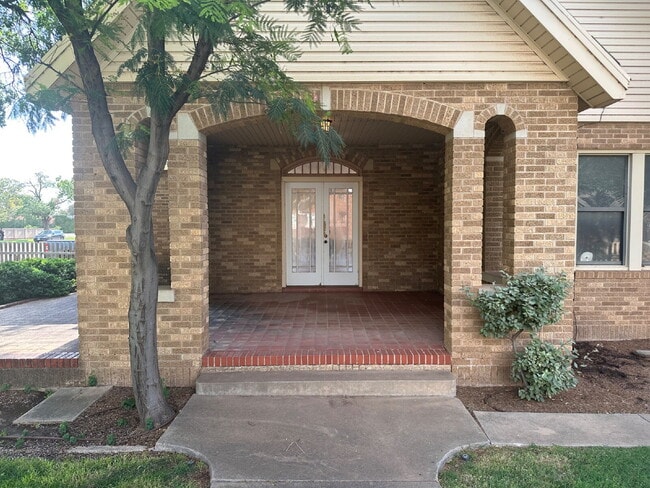 Photo - A Broadway Classic, Just Down the Street from Texas Tech! Unit Front