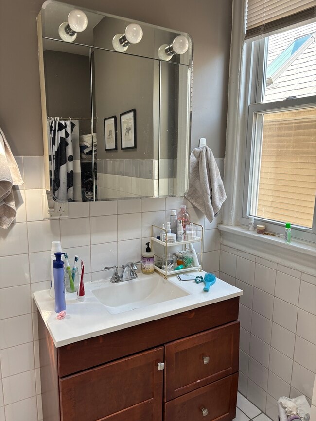 Photo - 3832 N Lakewood Ave Unidad 2nd