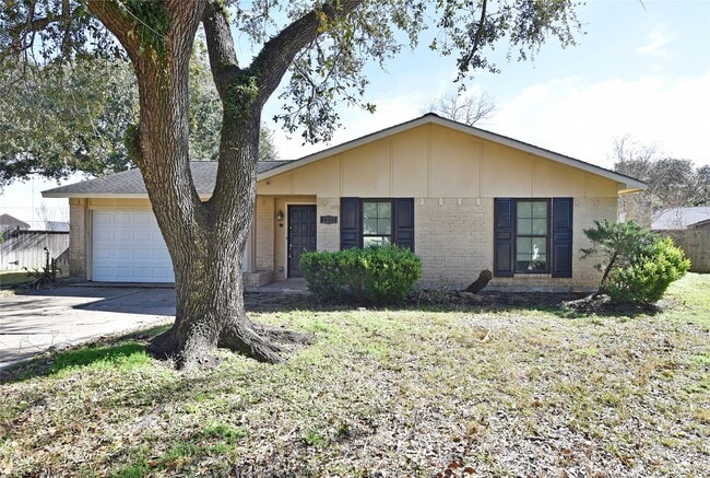 Photo - 2207 Woodglen Dr