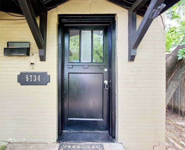 Photo - 5734 Worth St