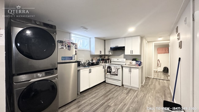 Photo - 760 Fleet St