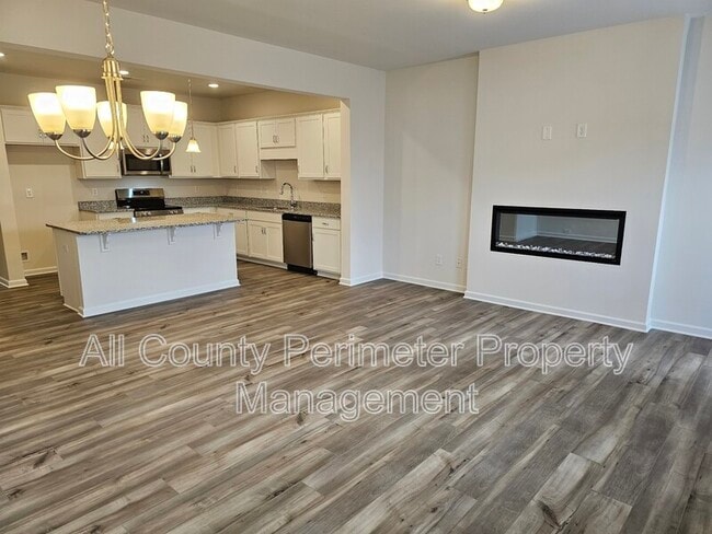 Photo - 256 Dupont Dr