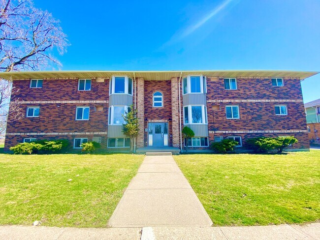 Building Photo - 388 Park Ave E Unit 104