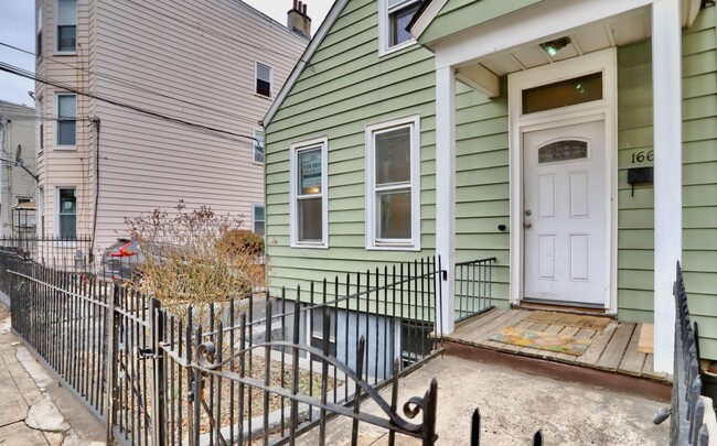Photo - 166 St Pauls Ave House