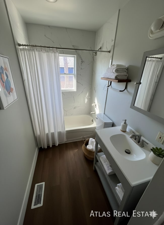 Photo - 2509 Wood Ave Unit A