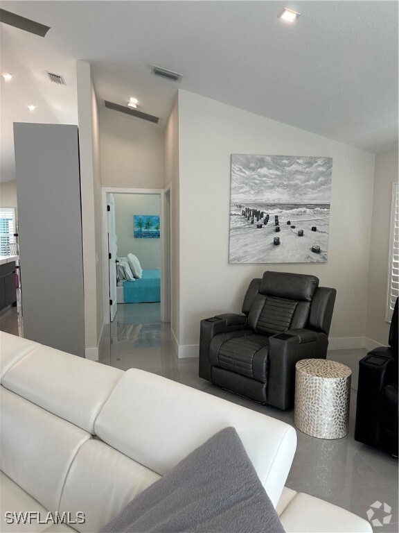 Building Photo - 1595 Whispering Oaks Cir Rental