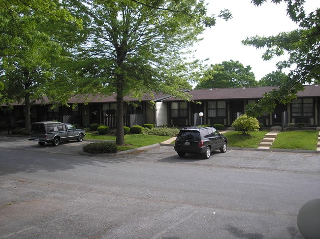 Cedar Crossing Apartments - Cedar Crossing Apartments