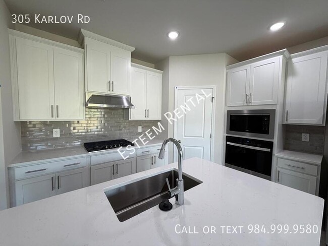 Photo - 305 Karlov Rd