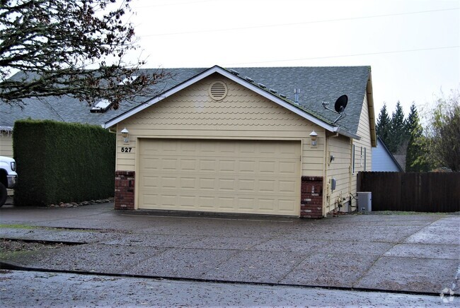 Building Photo - Well, Maintained 3 Bedroom McMinnville OR Rental