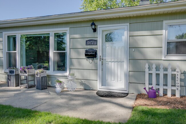 Photo - 523 Hawley Ct