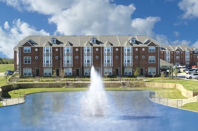 Building Photo - Lakeridge Townhomes #704