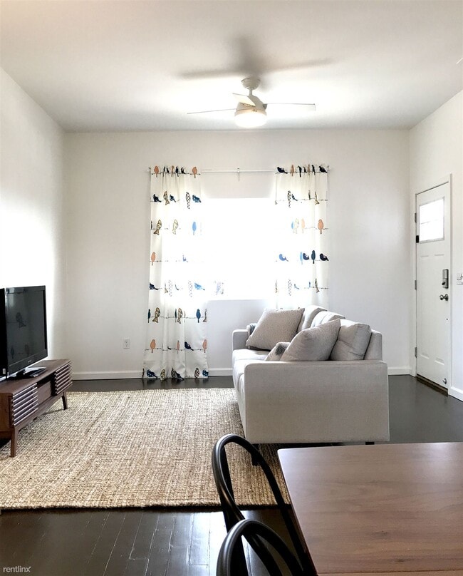 Photo - 3 br, 2 bath Duplex - 2005 Crosby Avenue 2005