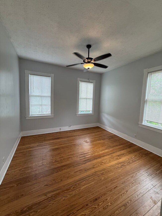11-15 E 32nd St