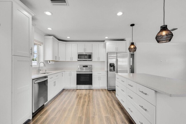Photo - 204 W Whitney Dr