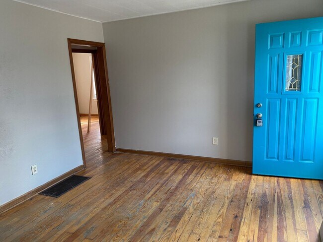 Photo - 2 Bedroom 1 Bathroom Single Family Home No...