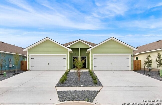 Building Photo - Come Home to Comfort & Style in Seguin, TX...