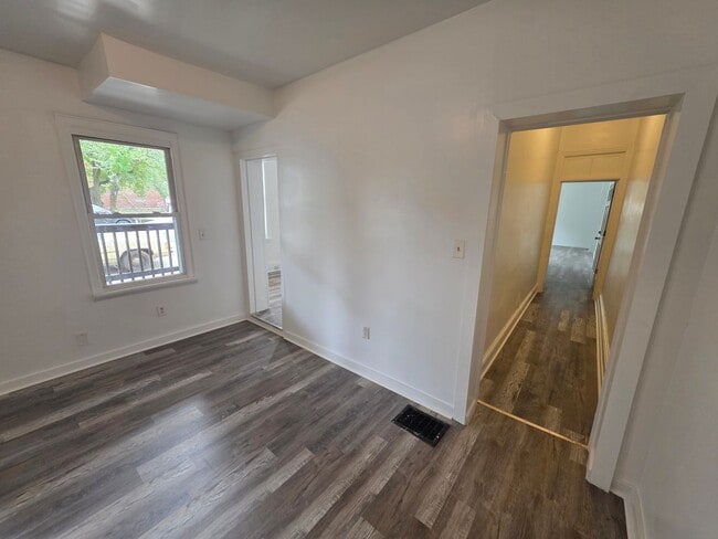 Photo - 450 S Heald St